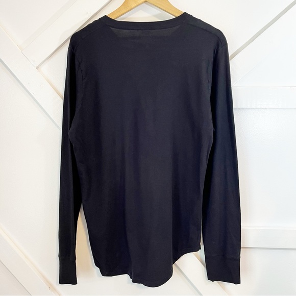 Hollister Curved Hem, Crew Neck Black with Floral Long Sleeve Tee, Men's Medium - Picture 2 of 10